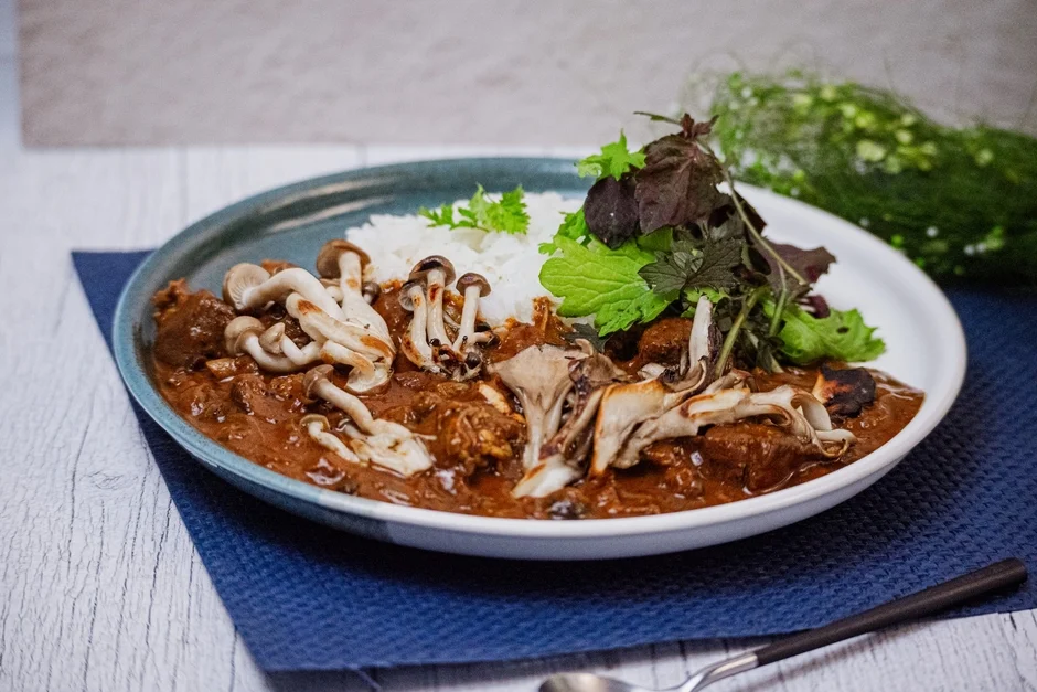 きなこ豚と3種きのこのポルチーニカレー