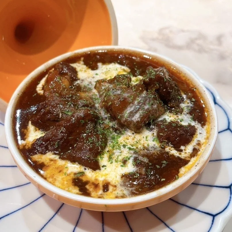 牛すじ赤ワイン煮込み