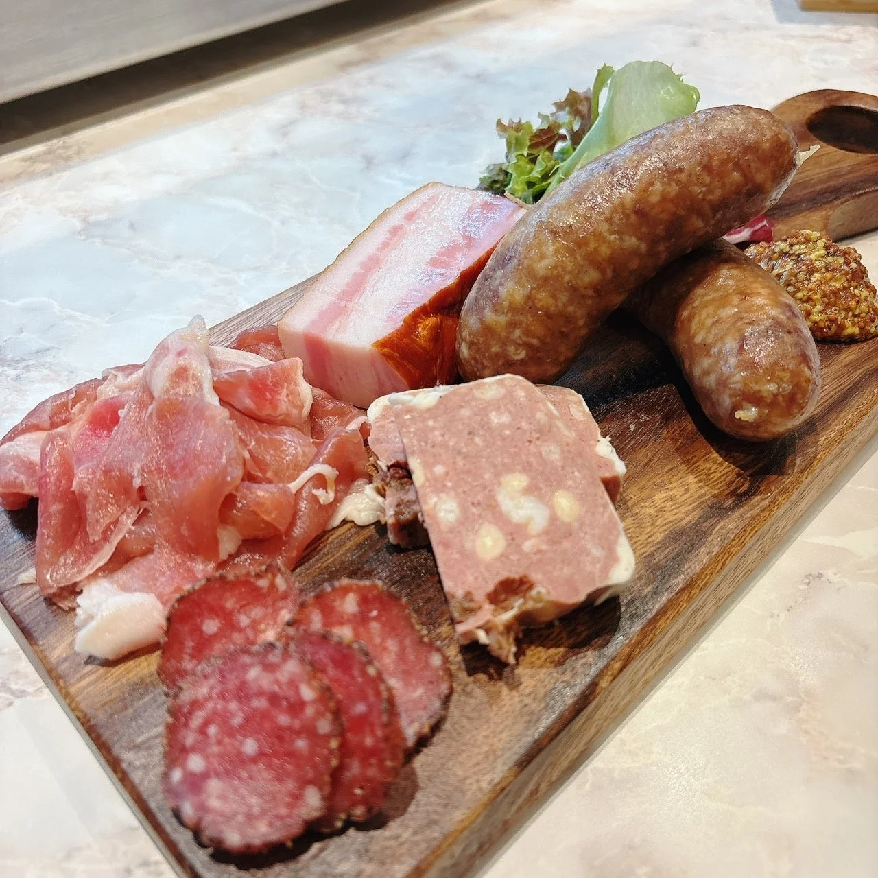 フレンチマンの肉盛り (シャルキュトリー)