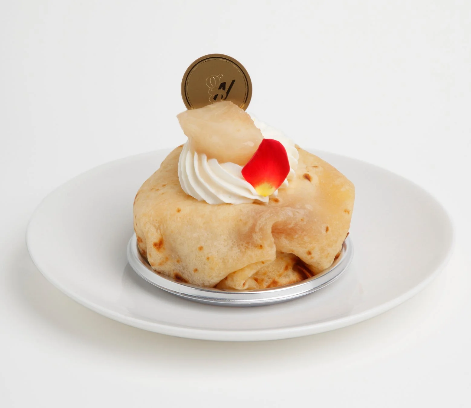 バラの香るクレープケーキ