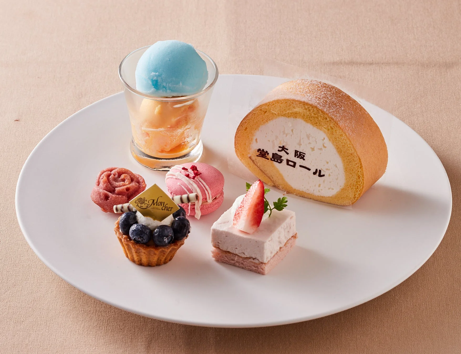 堂島ロールとプティスイーツのドリンクセット