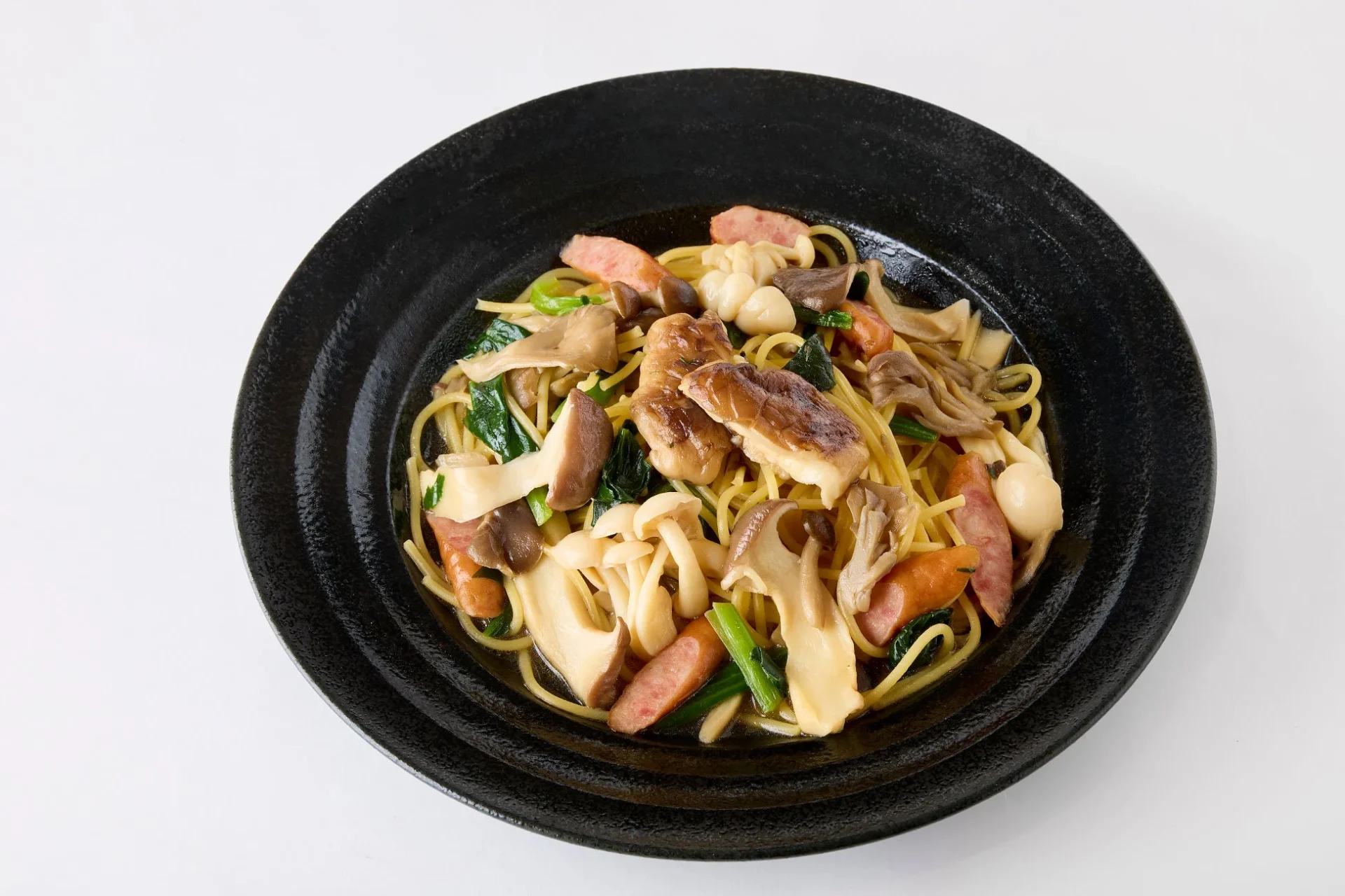 ソーセージときのこたっぷり和風パスタ