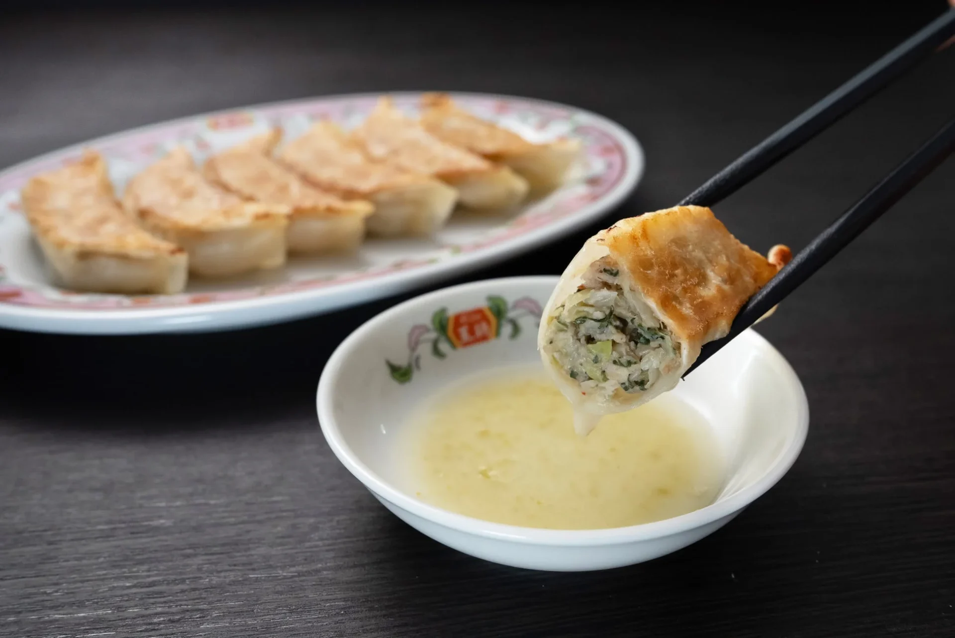 焼き餃子と特製タレ