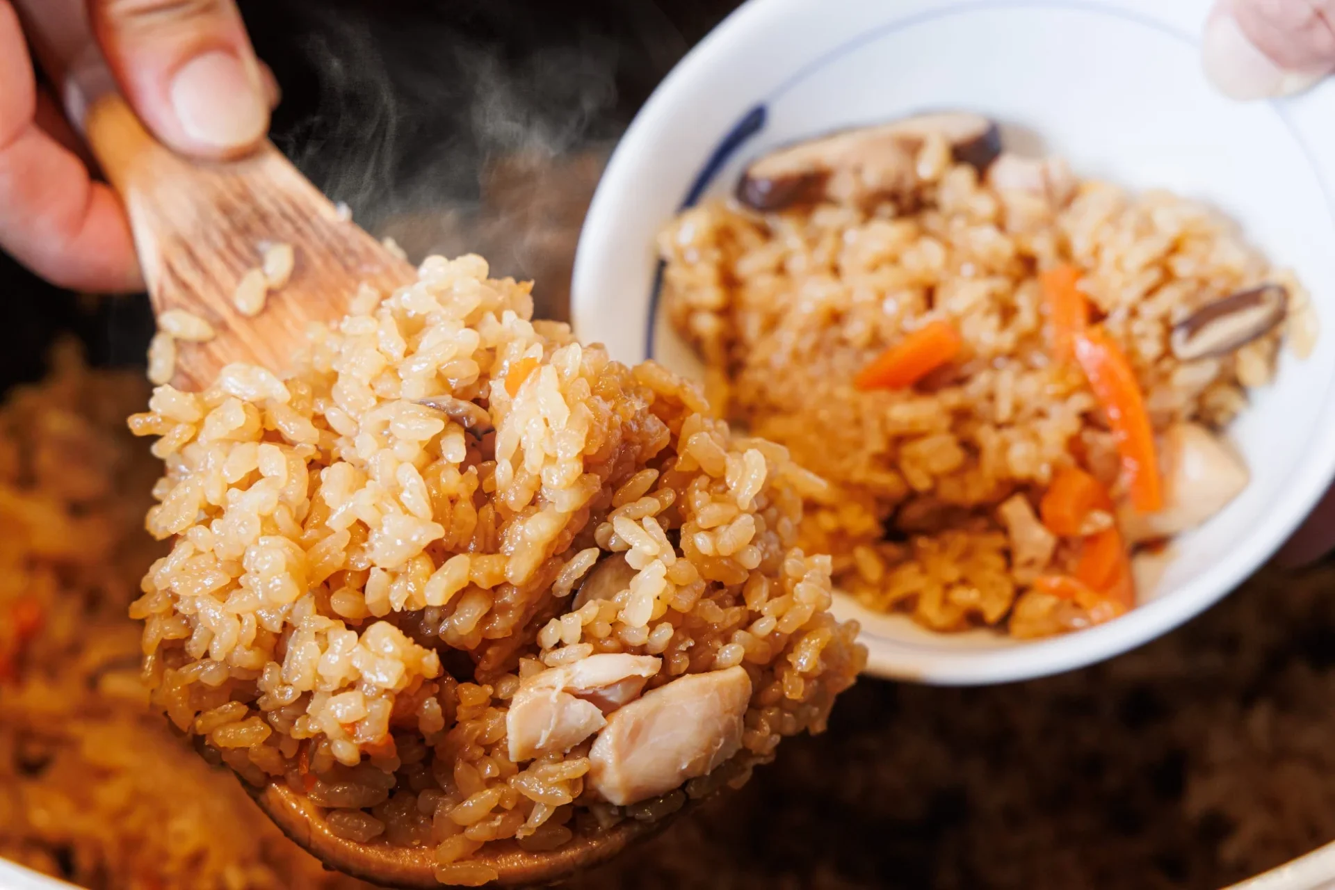 炊きたての炊き込みご飯