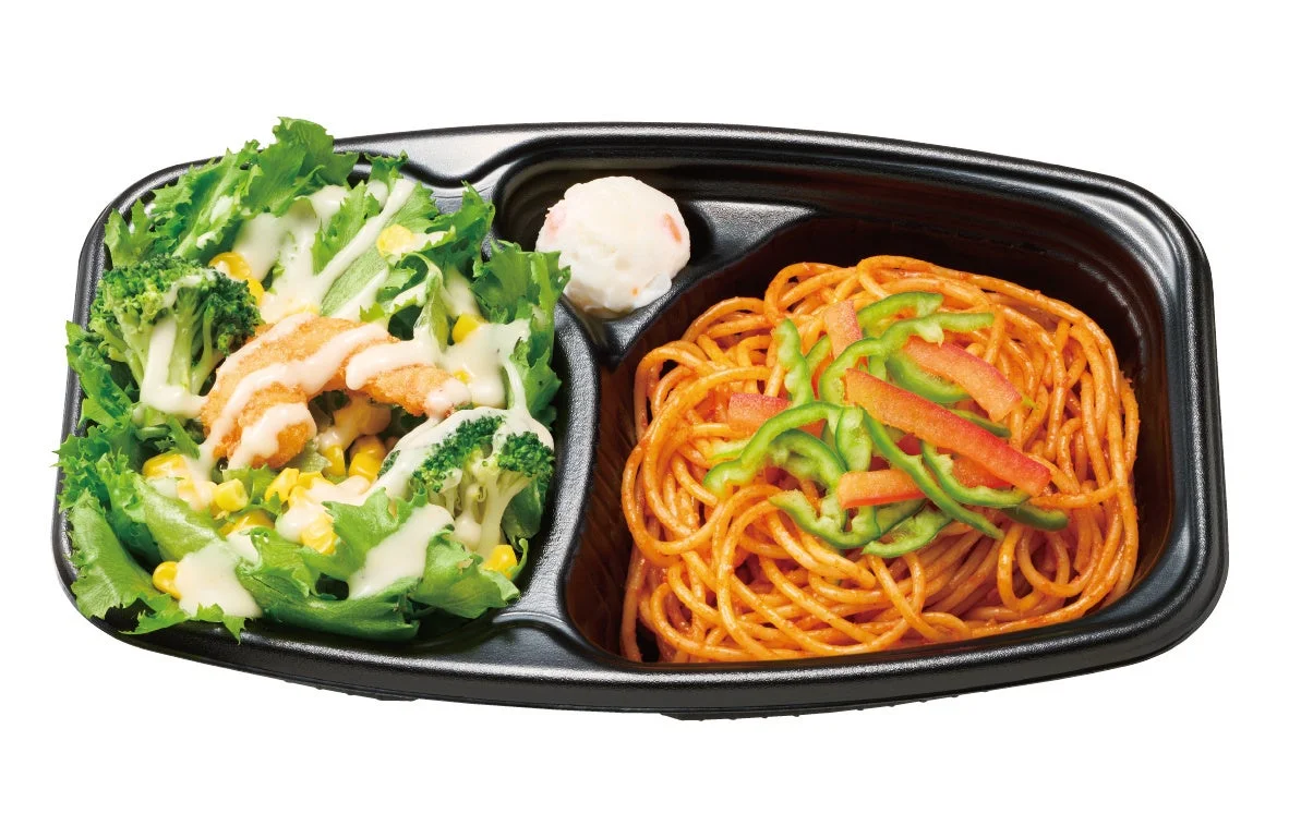サラダナポリタン弁当の盛り付け