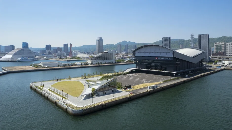 神戸港湾エリアとGLION ARENA KOBEの空撮