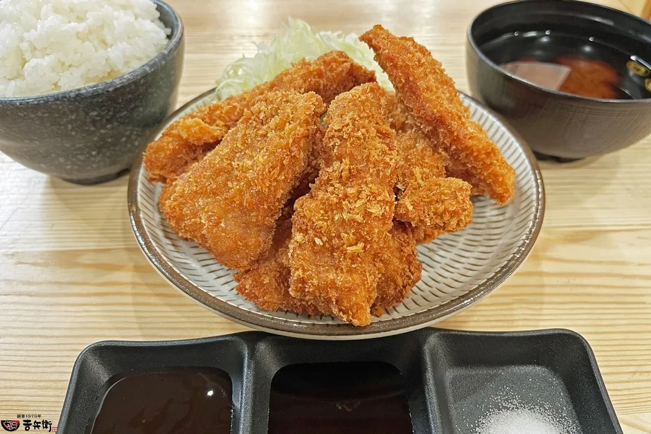 揚げ物がメインの定食