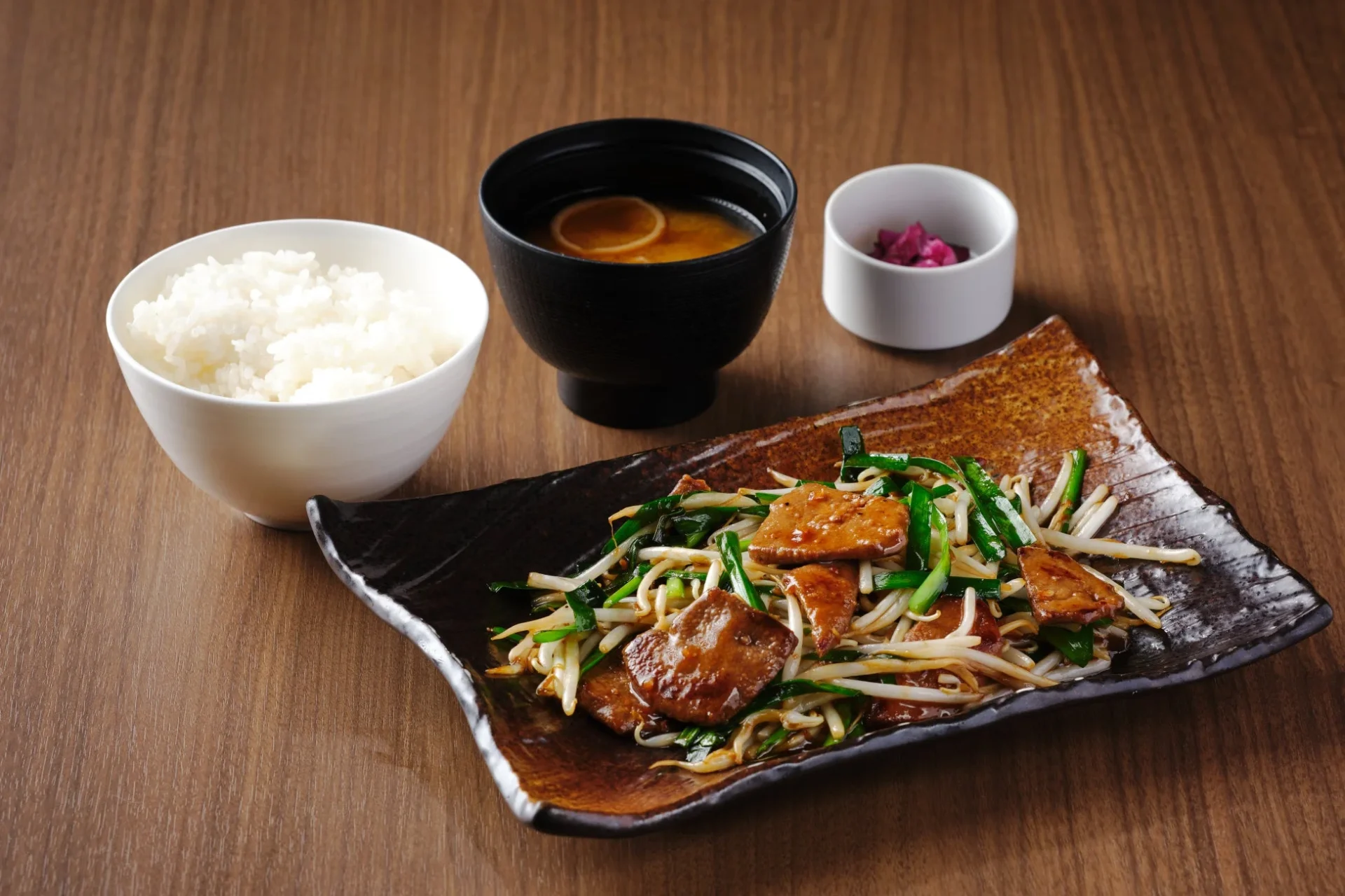 レバニラ定食