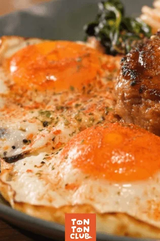 別のチャーシューエッグ盛り付け