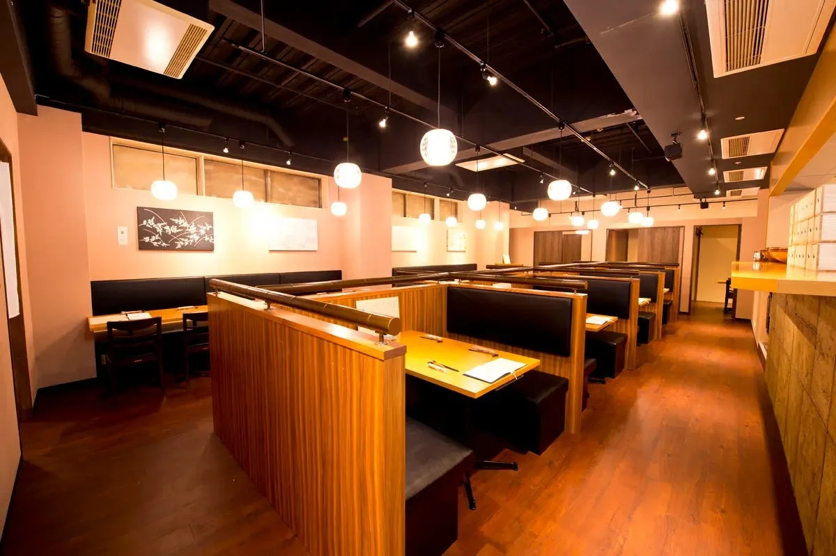 おかか新宿の店内風景