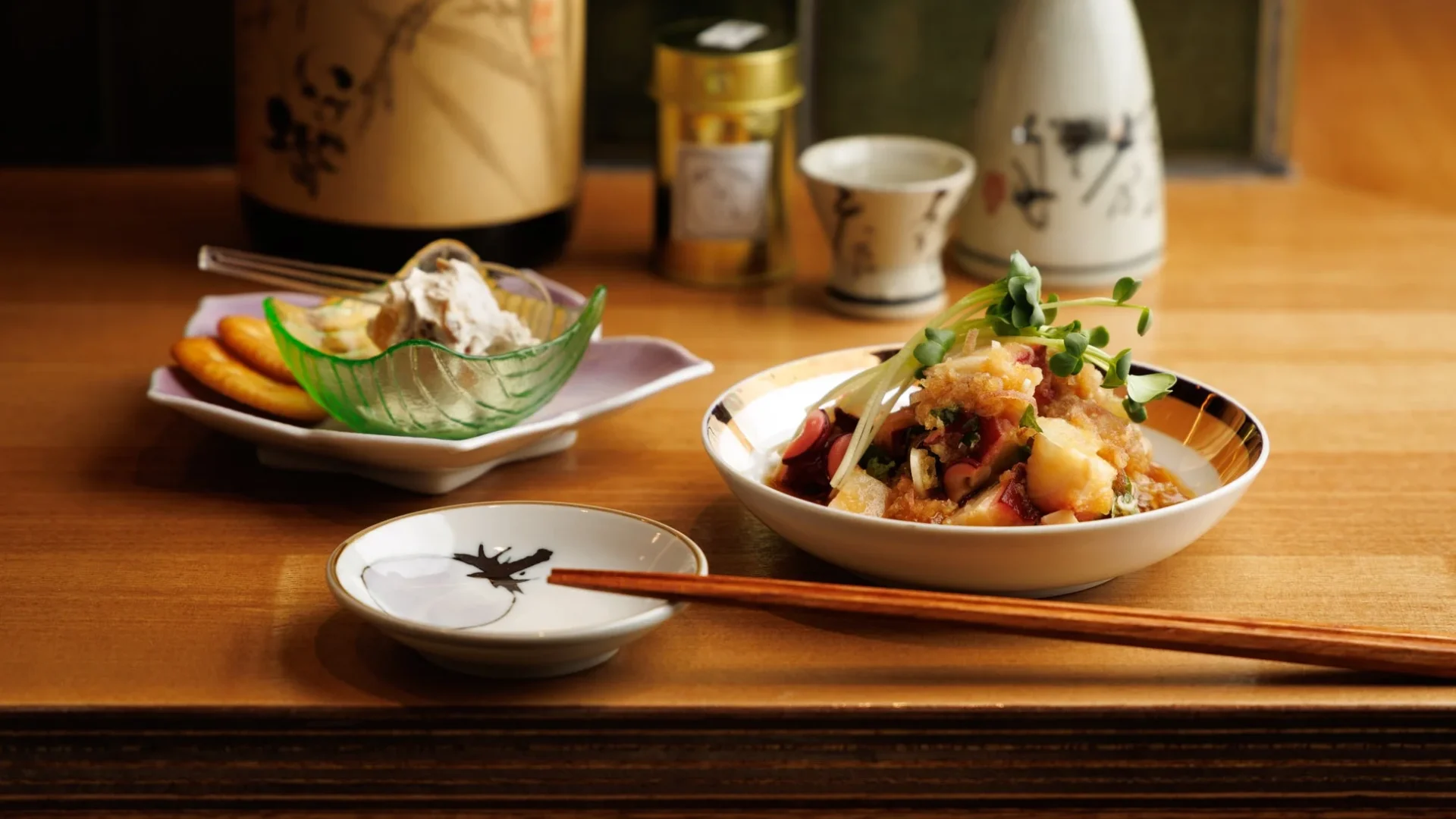 美しく盛り付けられた日本料理の数々