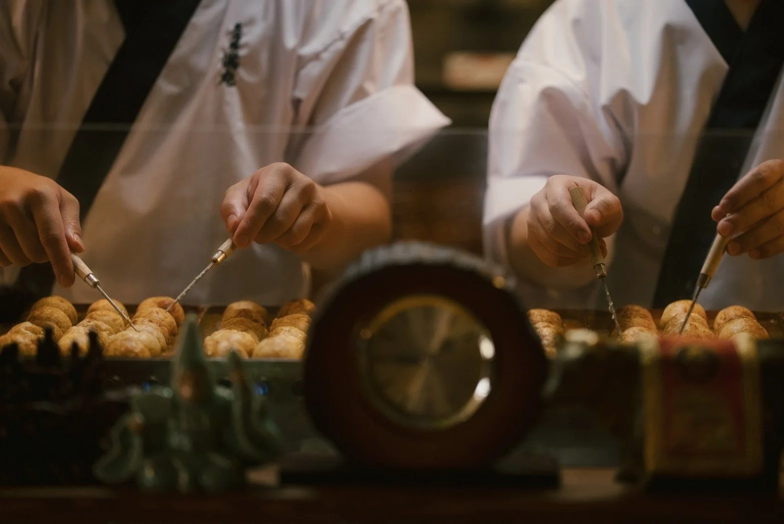 たこ焼きを調理する様子